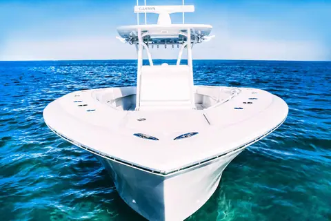 SeaHunter 33 Tournament seen bow on from above showing the forward seating and console