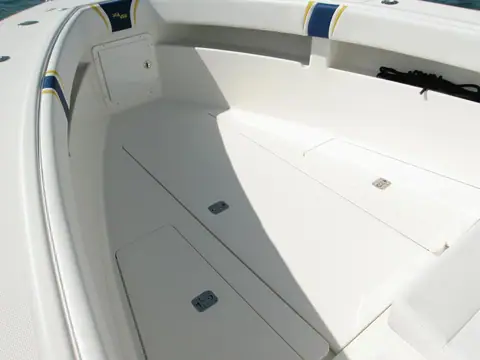 SeaVee 290B bow area with flush deck hatches and padded forward seating