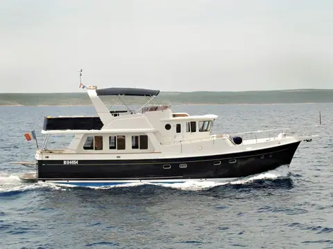 Selene 49 Classic Explorer running in starboard profile showing its full displacement hull