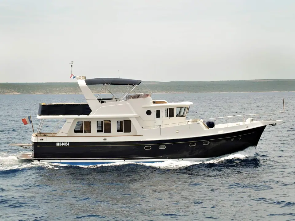 Selene 49 Classic Explorer running in starboard profile showing its full displacement hull