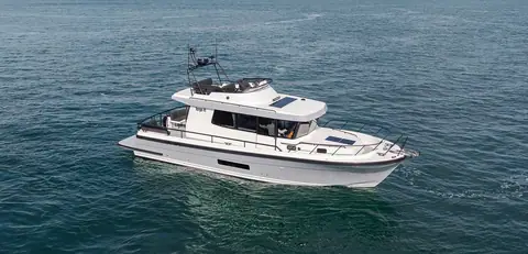 Targa 41 seen from above at cruising speed, showing the flybridge, side decks and foredeck