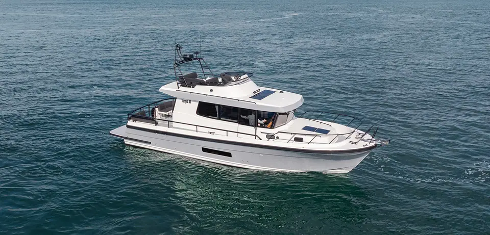 Targa 41 seen from above at cruising speed, showing the flybridge, side decks and foredeck