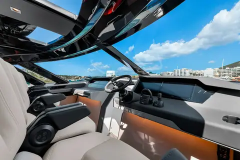 Wajer 77 helm with leather seats, steering wheel, joystick and wide screens under the hardtop