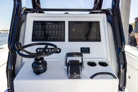 Yellowfin 32 Offshore helm console with twin displays, wheel and throttles under the T top